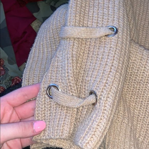 sweater - Picture 3 of 3